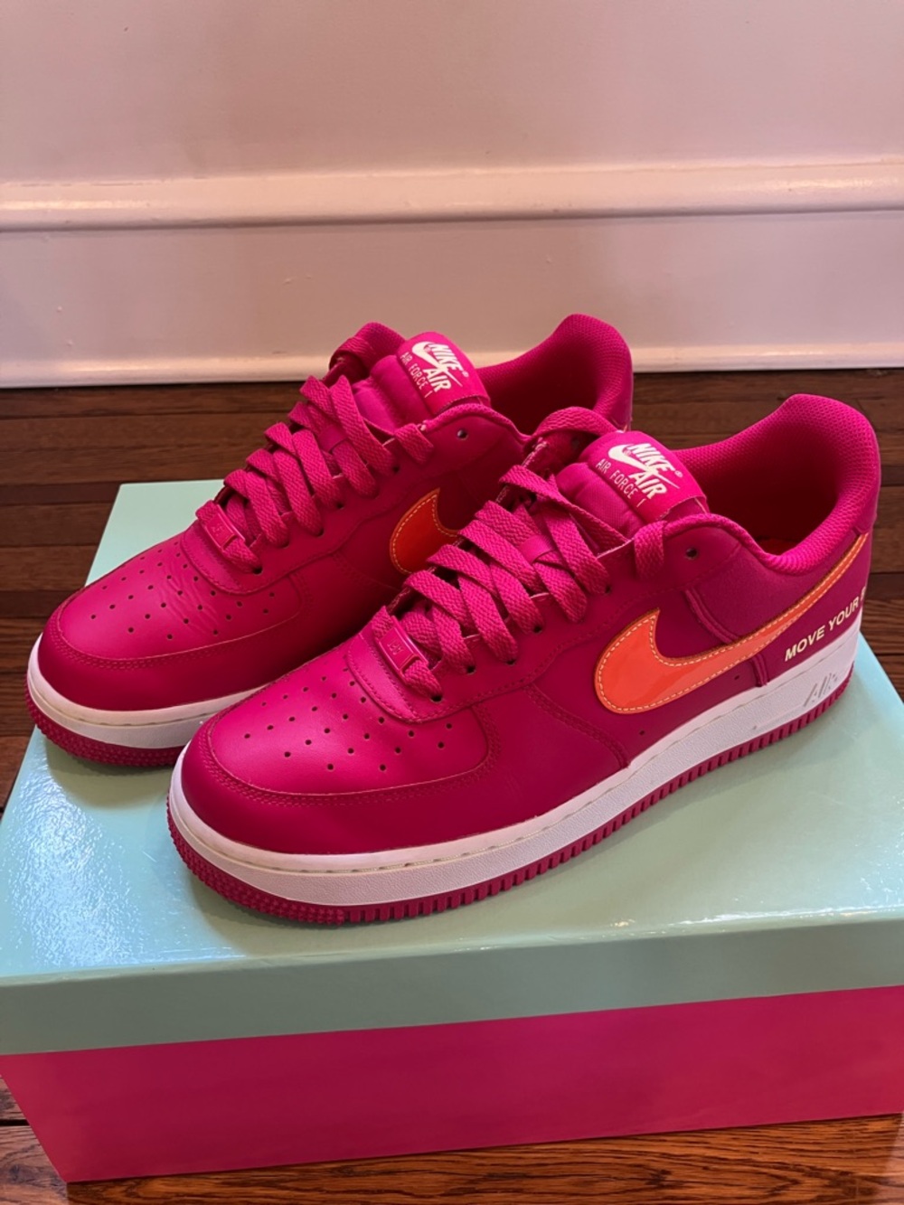 Nike Air Force 1 ‘07 LV8 World Tour
Fire berry pink/orange